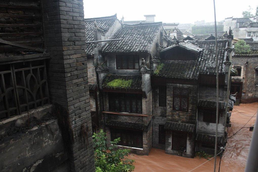 逃离荒凉的地方